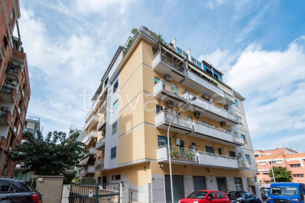 appartamento in vendita a Roma in zona Prenestino-Labicano