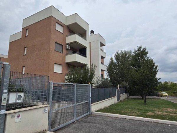 appartamento in vendita a Roma in zona Colle del Sole
