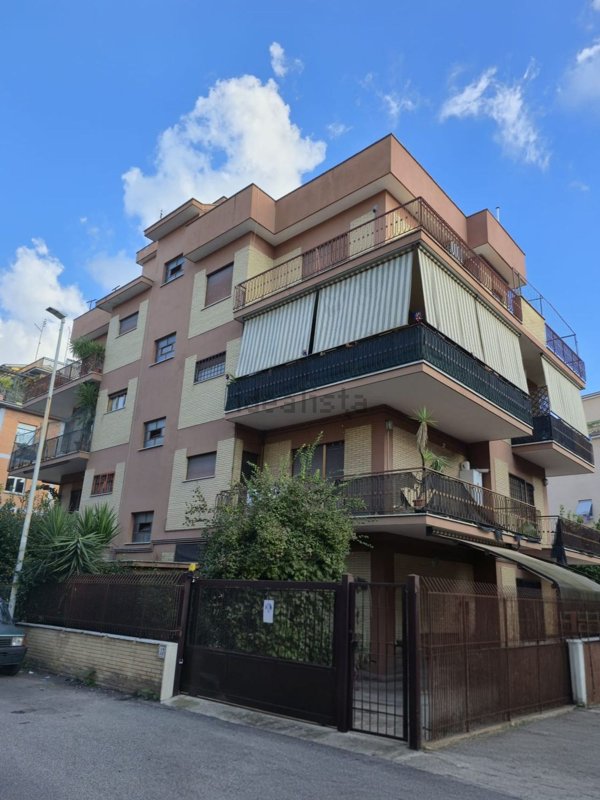 appartamento in vendita a Roma in zona Torre Maura