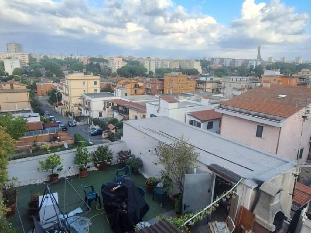 appartamento in vendita a Roma in zona Torre Angela