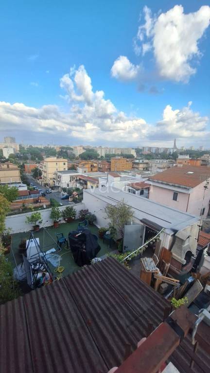 appartamento in vendita a Roma in zona Torre Angela