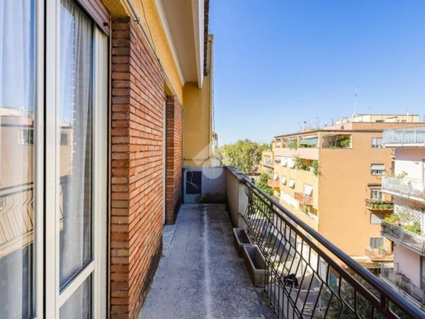 appartamento in vendita a Roma in zona Appio Latino