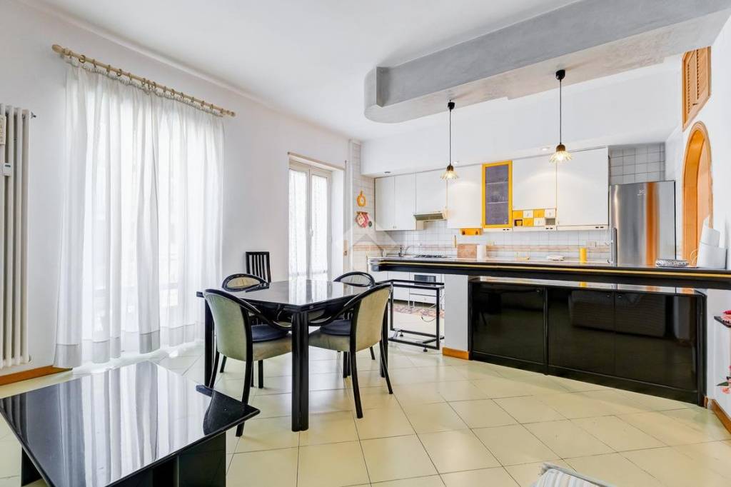 appartamento in vendita a Roma in zona Appio Latino