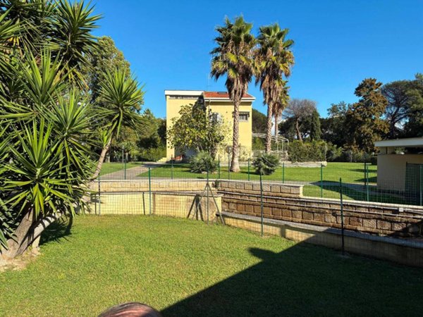 appartamento in vendita a Roma in zona Axa