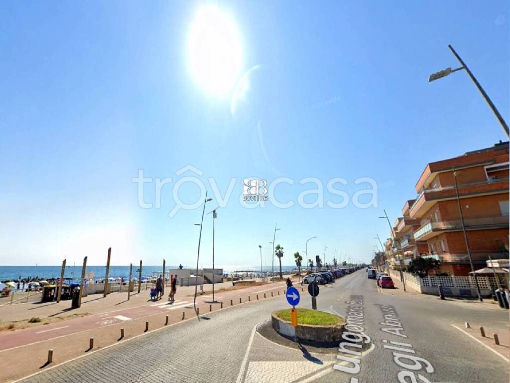 appartamento in vendita a Roma in zona Ostia