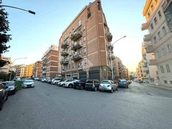 negozio in vendita a Roma in zona Monte Sacro/Talenti
