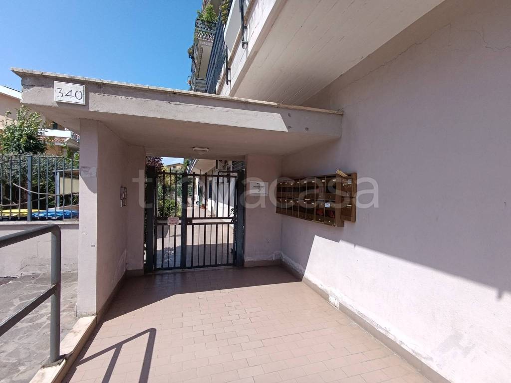 negozio in vendita a Roma in zona Cesano