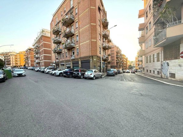 negozio in vendita a Roma in zona Monte Sacro/Talenti