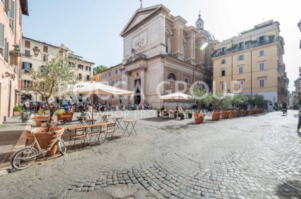 negozio in vendita a Roma in zona Parione/Sant'Eustachio