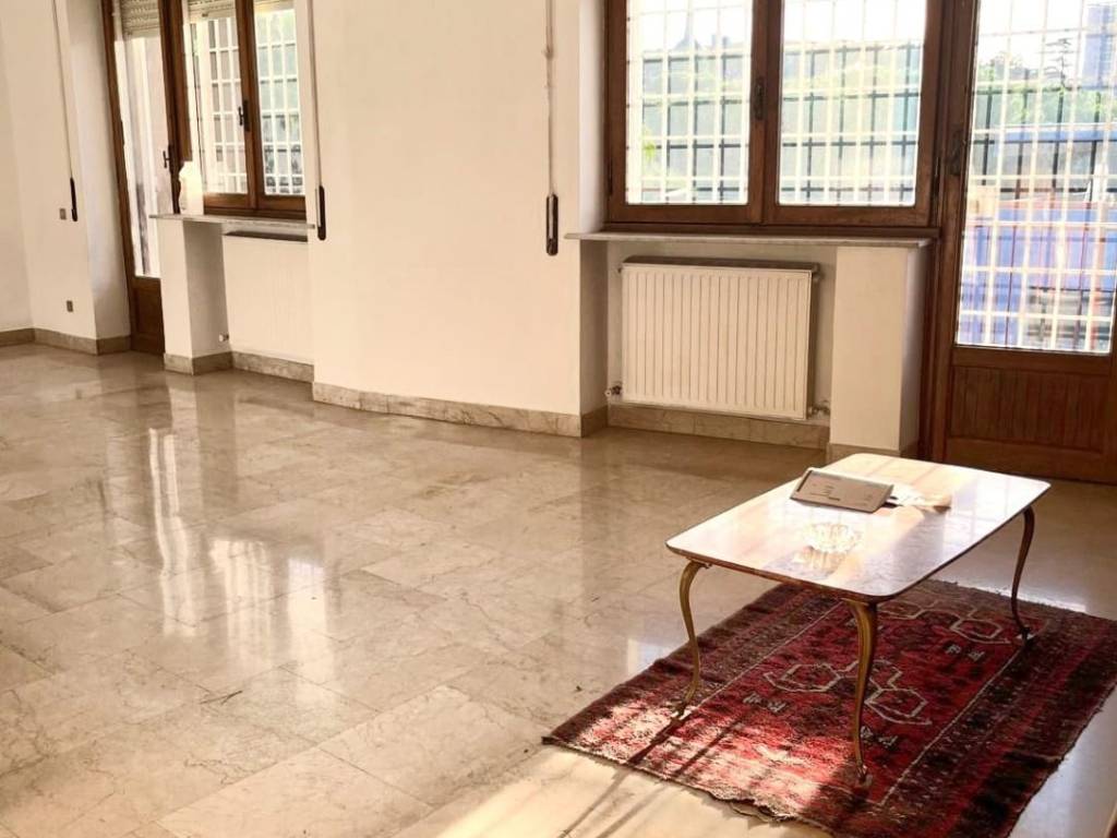 appartamento in vendita a Roma in zona EUR