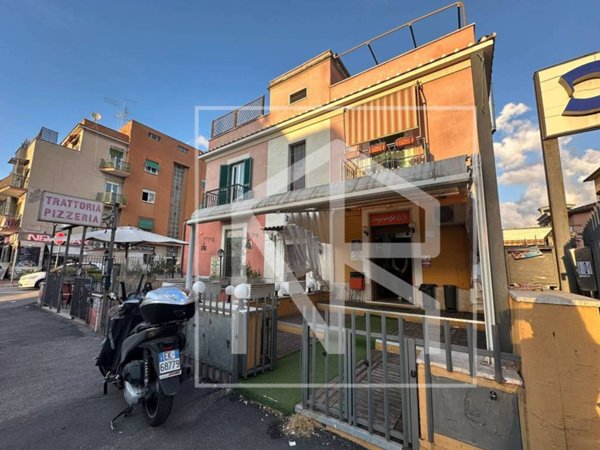 negozio in vendita a Roma in zona Alessandrino