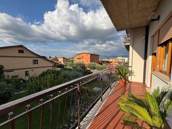 appartamento in vendita a Roma in zona Castelverde