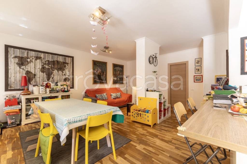 appartamento in vendita a Roma in zona Ardeatino