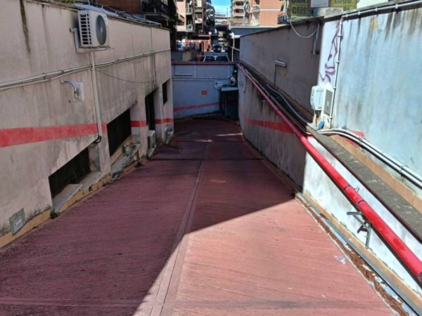 locale commerciale in vendita a Roma in zona Cinecittà