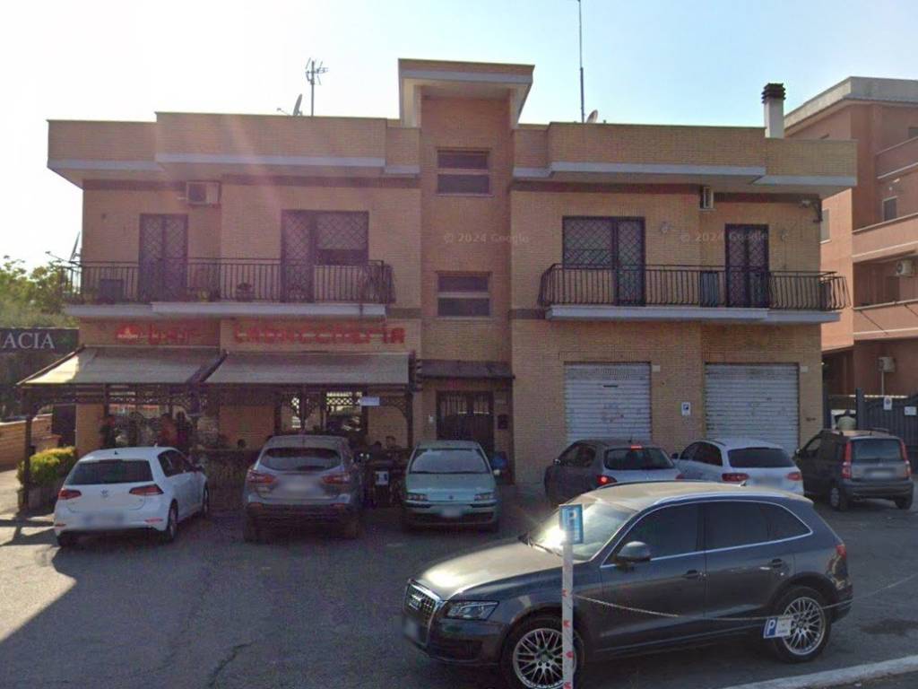 appartamento in vendita a Roma in zona Pantan Monastero