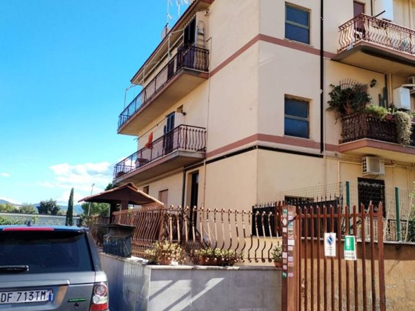 appartamento in vendita a Roma in zona Torre Angela