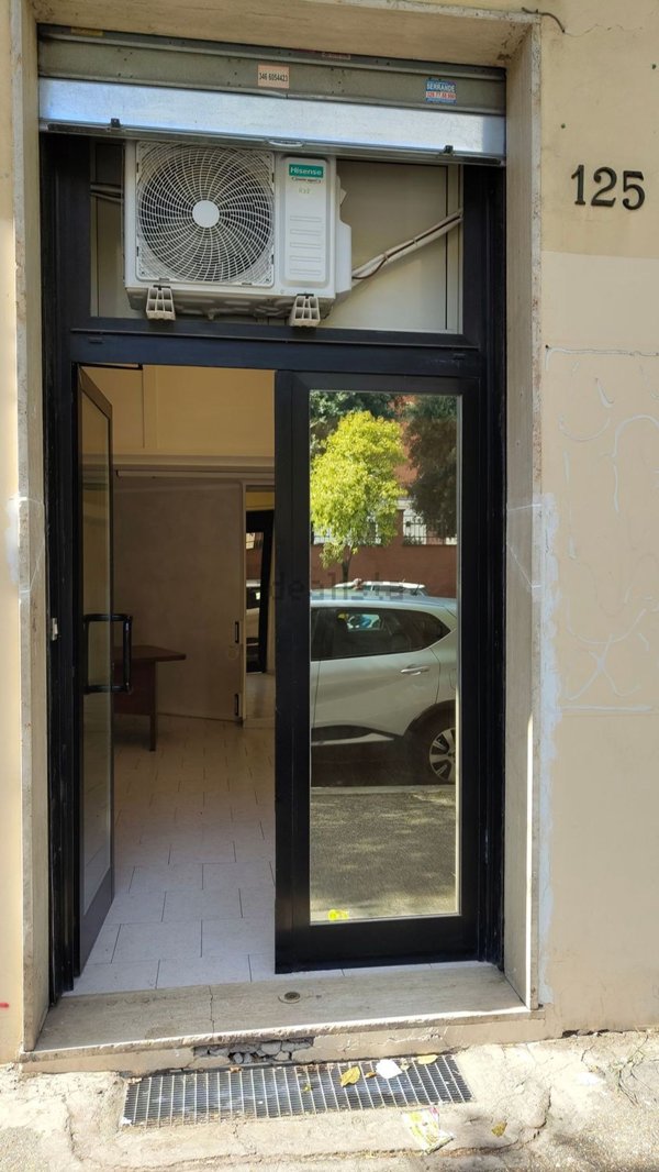 negozio in vendita a Roma in zona Prenestino-Centocelle