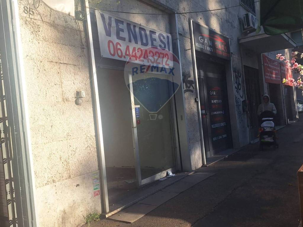 negozio in vendita a Roma in zona Monte Sacro/Talenti