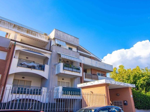 appartamento in vendita a Roma in zona Massimina/Casal Lumbroso