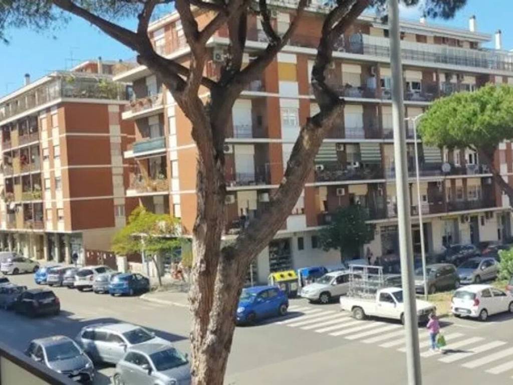 appartamento in vendita a Roma in zona Ostia Antica