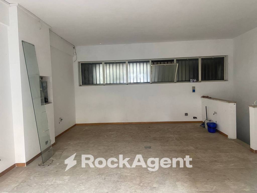 negozio in vendita a Roma in zona Collatino