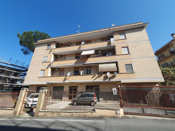 appartamento in vendita a Roma in zona Sette Bagni