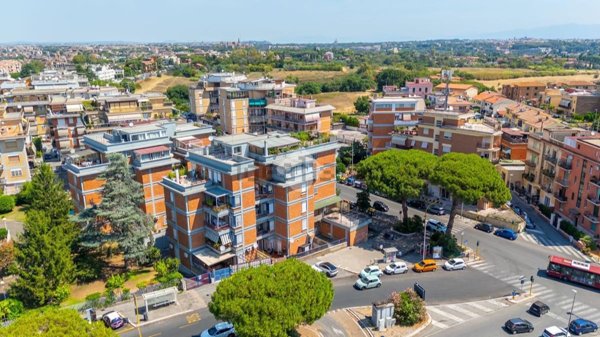 appartamento in vendita a Roma in zona Corviale