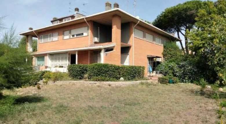 casa indipendente in vendita a Roma in zona Casal Palocco