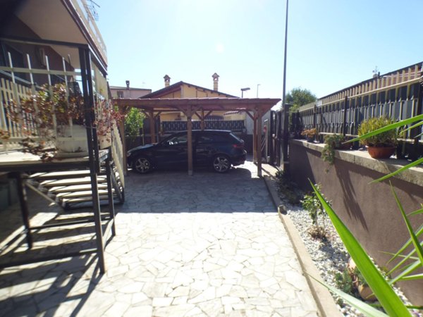 appartamento in vendita a Roma in zona Colle del Sole