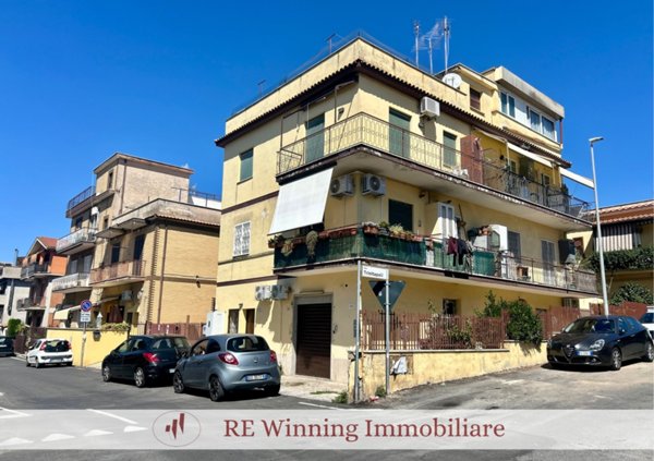 appartamento in vendita a Roma in zona Torre Angela