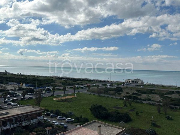 appartamento in vendita a Roma in zona Castel Fusano