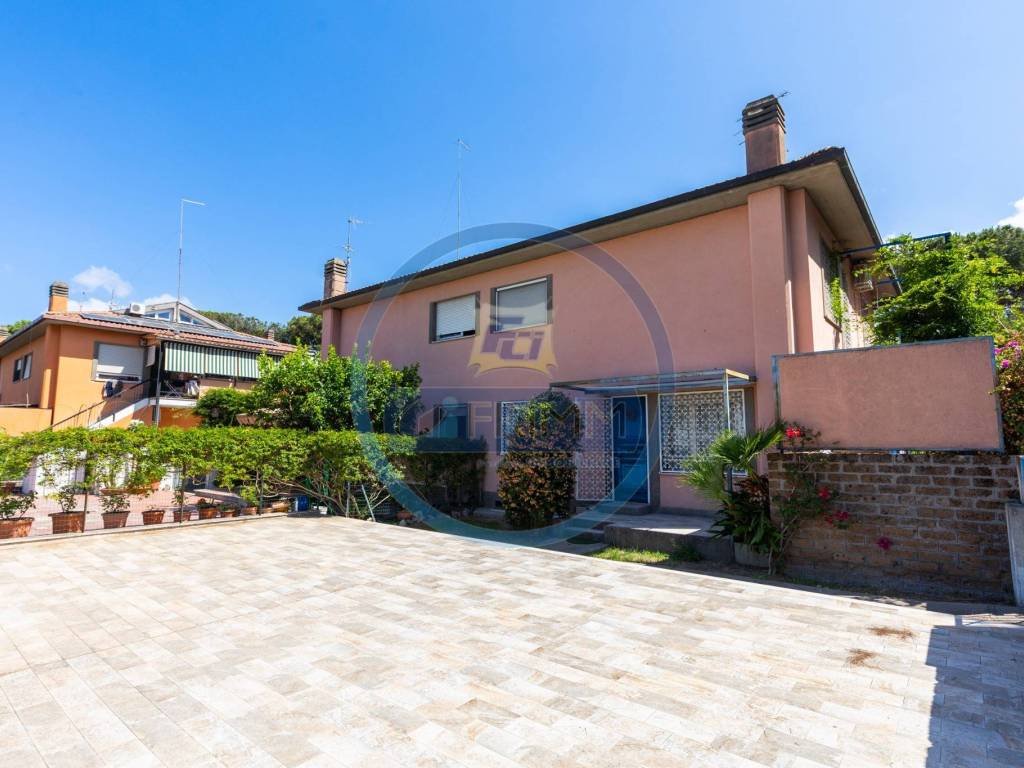 appartamento in vendita a Roma in zona Casal Palocco