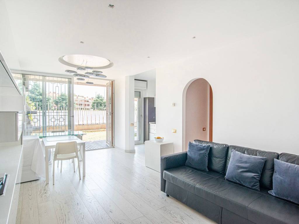 appartamento in vendita a Roma in zona Ostiense