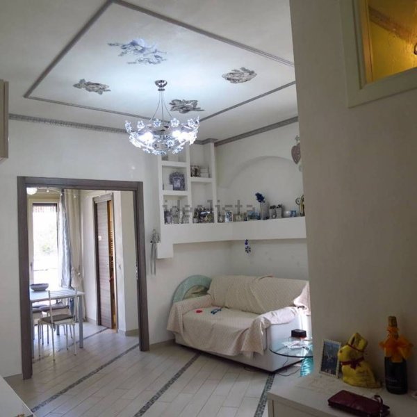 appartamento in vendita a Roma in zona Valle Muricana