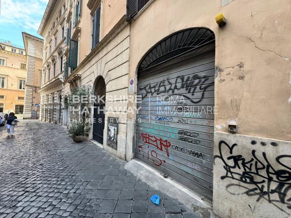 negozio in vendita a Roma in zona Trevi-Colonna