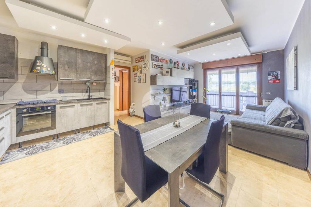 appartamento in vendita a Roma in zona Castelverde