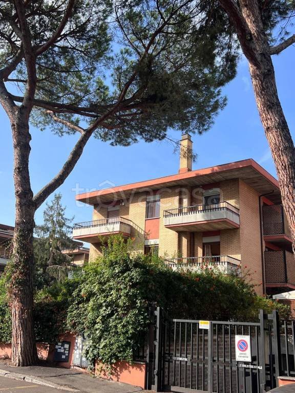 appartamento in vendita a Roma in zona Mostacciano