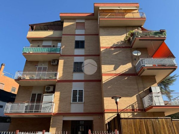 appartamento in vendita a Roma in zona Corviale