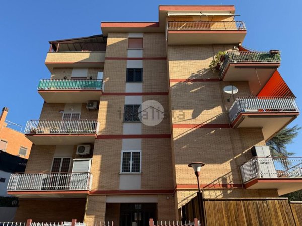 appartamento in vendita a Roma in zona Corviale