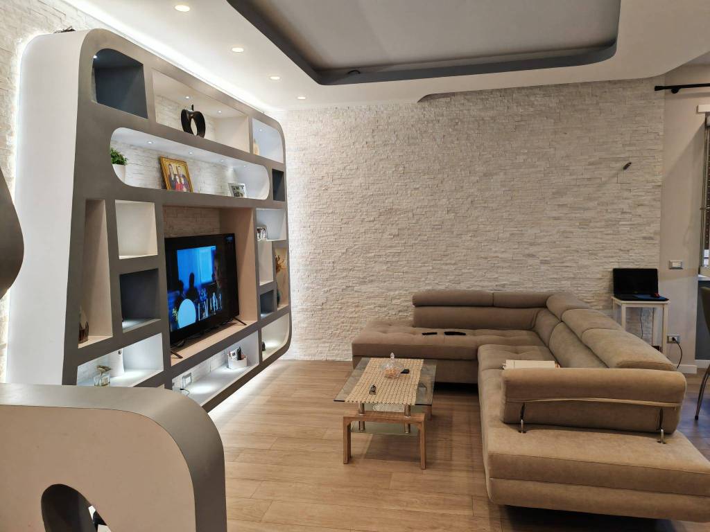 appartamento in vendita a Roma in zona Torre Angela
