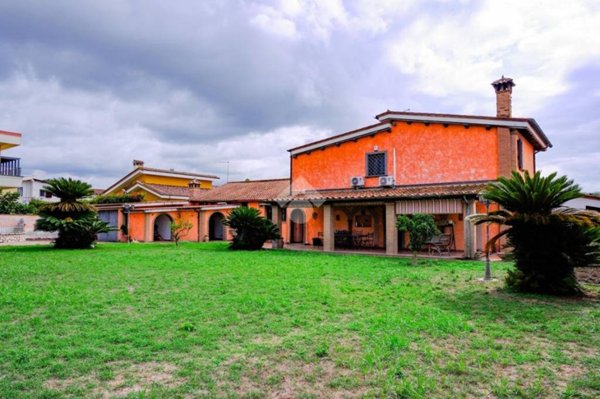 casa indipendente in vendita a Roma in zona Casal Palocco