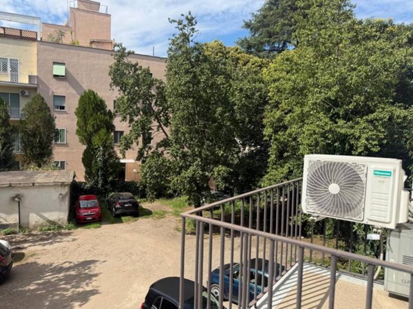 appartamento in vendita a Roma in zona Ardeatino