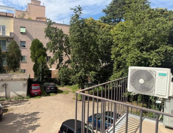 appartamento in vendita a Roma in zona Ardeatino
