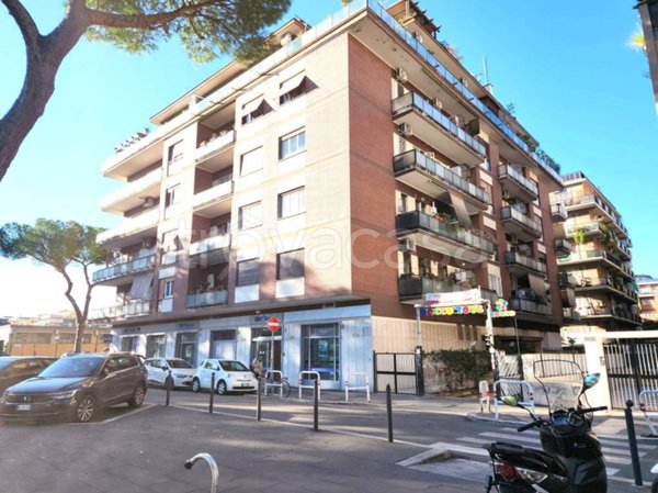 appartamento in vendita a Roma in zona Ardeatino