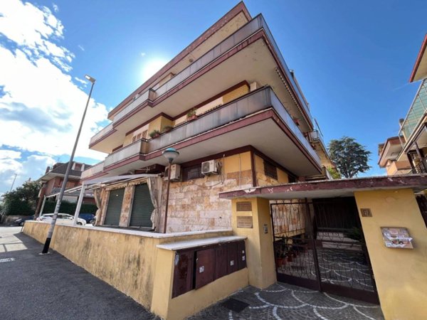 appartamento in vendita a Roma in zona Romanina