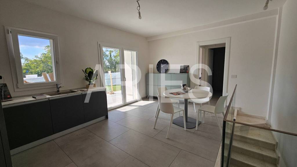 appartamento in vendita a Roma in zona Ostia