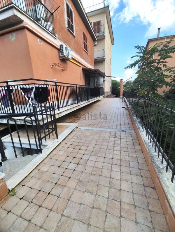 appartamento in vendita a Roma in zona Torre Angela