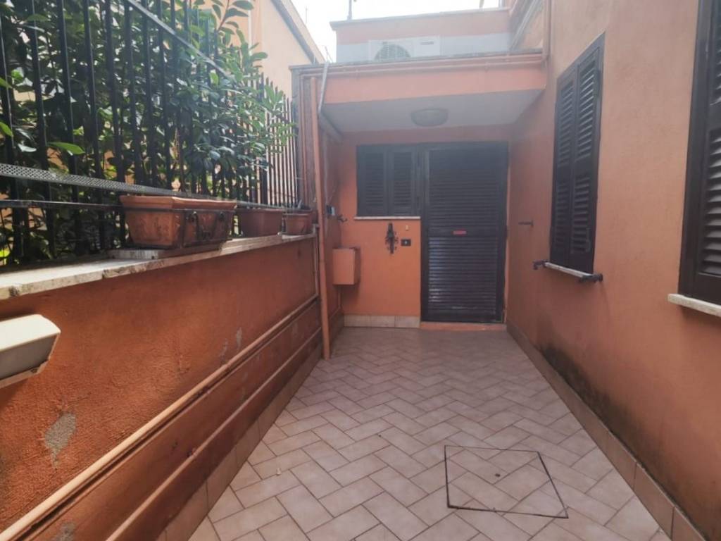 appartamento in vendita a Roma in zona Torre Angela