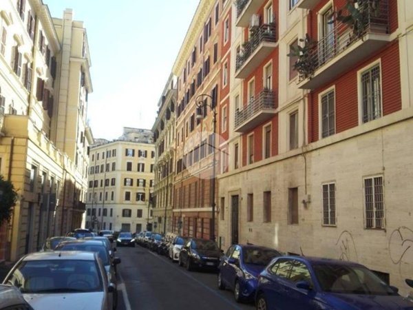appartamento in vendita a Roma in zona Rione Monti/Campitelli