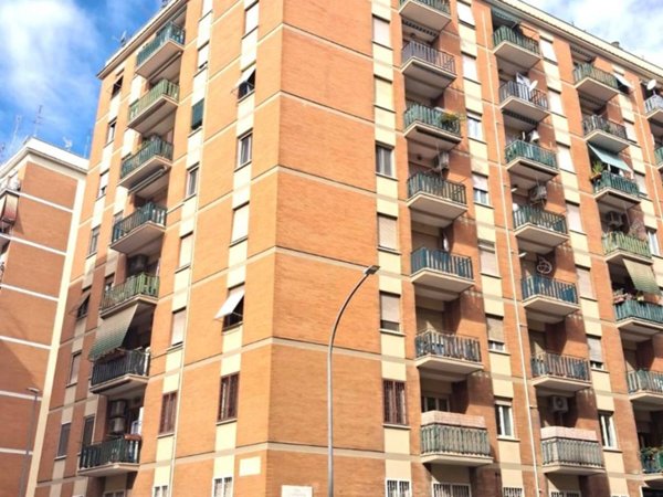 appartamento in vendita a Roma in zona Ostiense